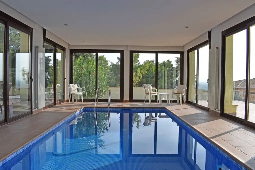 Chalet con piscina en venta en Carrer Xaloc