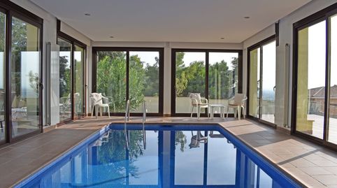 Exclusiva Villa con piscina interior en una zona tranquila en Pau