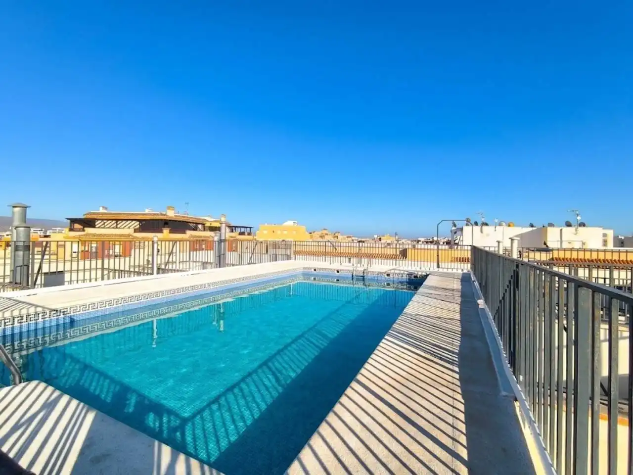Appartamento con piscina in vendita a Roquetas de Mar ciudad