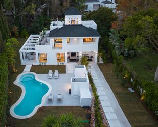 Jardí de Casa o xalet en venda en Marbella amb Aire condicionat, Terrassa i Piscina