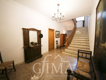 Casa amb balcó en venda a Tomelloso
