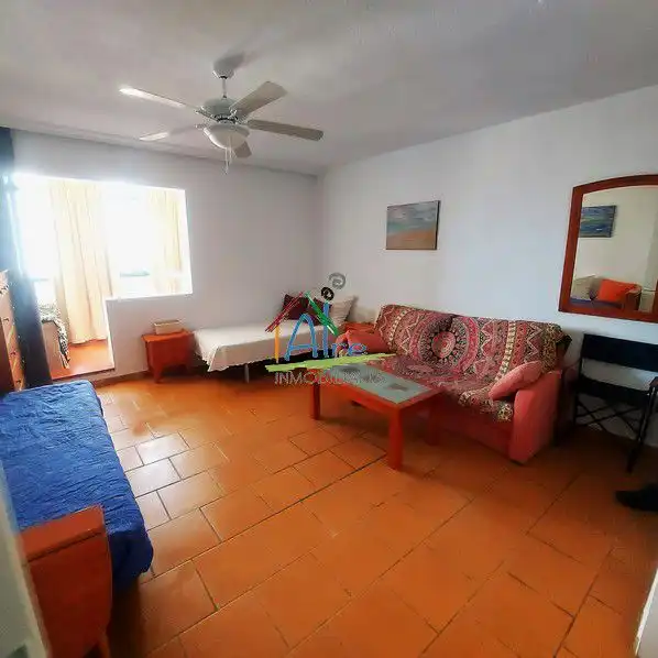 Sala d'estar de Estudi de lloguer en Almonte amb Aire condicionat, Terrassa i Moblat