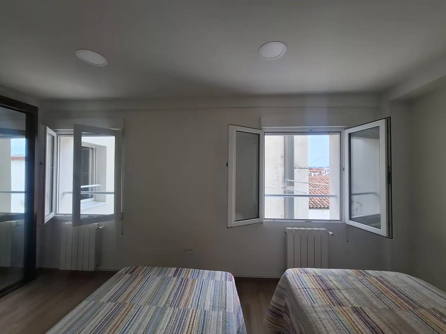 Bedroom of Flat for rent in Gijón   with Heating
