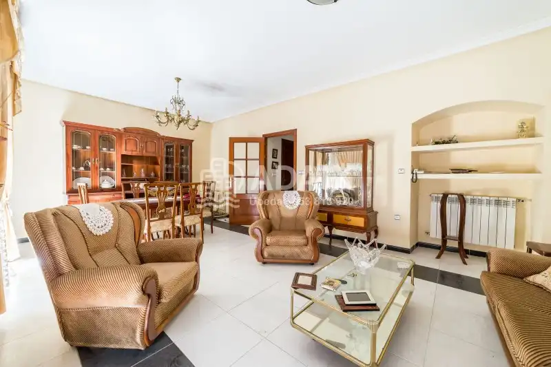 Sala d'estar de Casa o xalet en venda en Úbeda amb Aire condicionat, Traster i Balcó