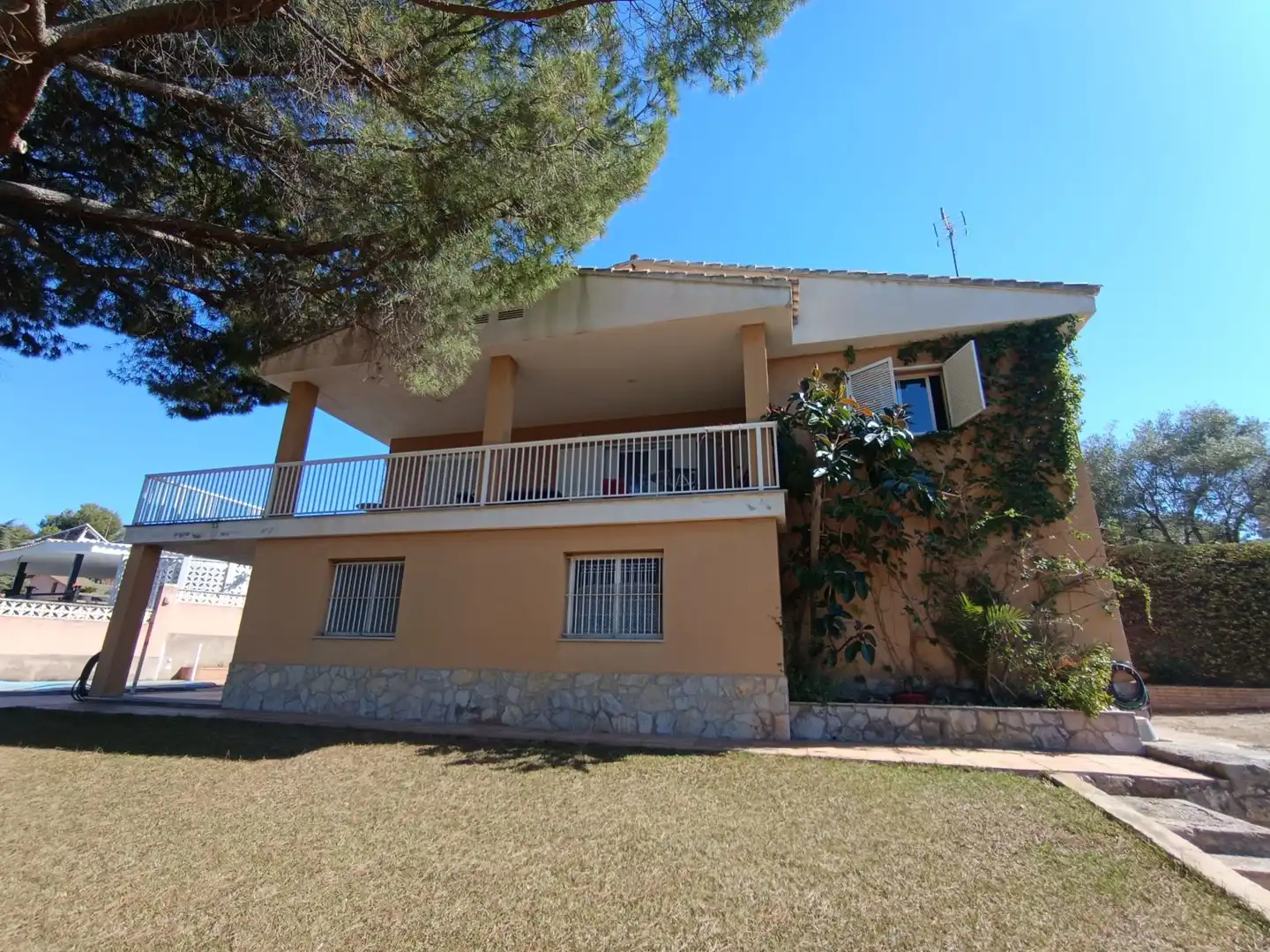 Vista exterior de Casa o xalet en venda en Vila-real amb Piscina