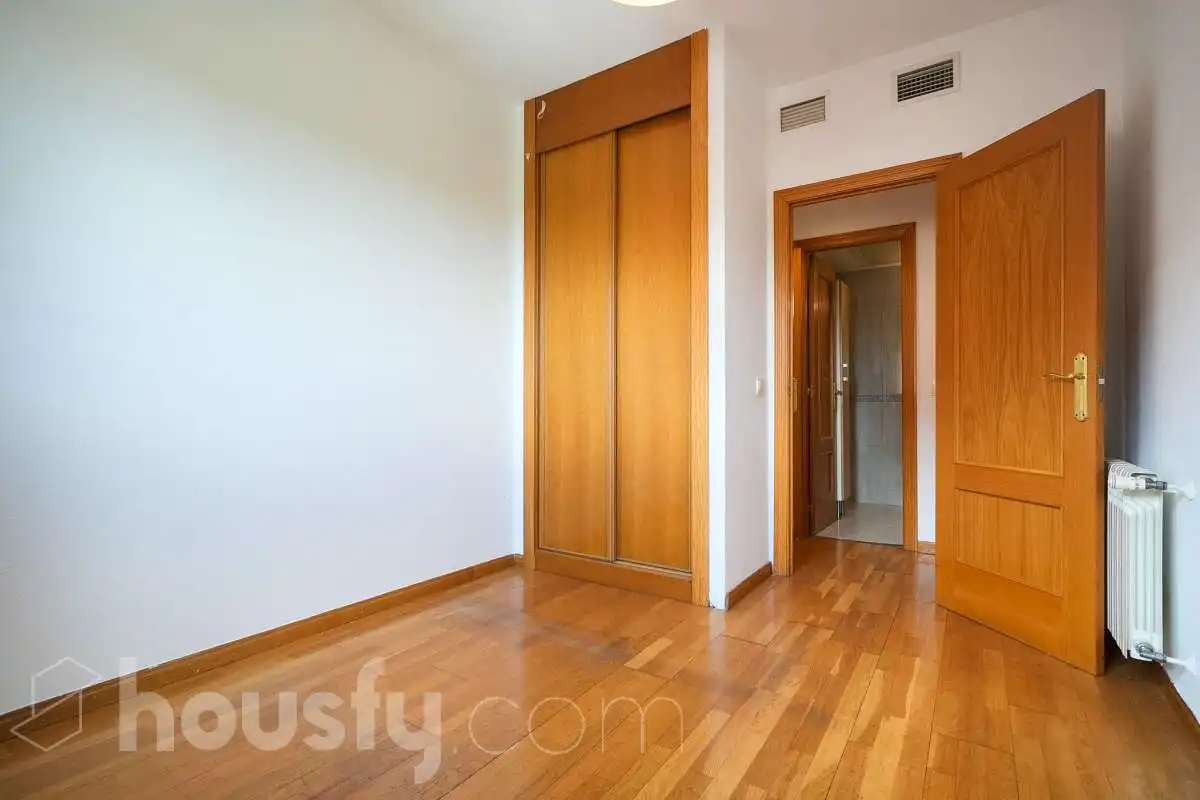 Bedroom of Flat for sale in Madrid  with Air Conditioner, Heating and Private garden