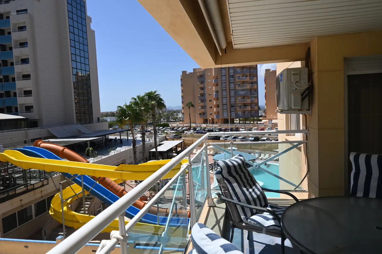 Piscina de Apartament en venda en La Manga del Mar Menor amb Aire condicionat, Calefacció i Terrassa