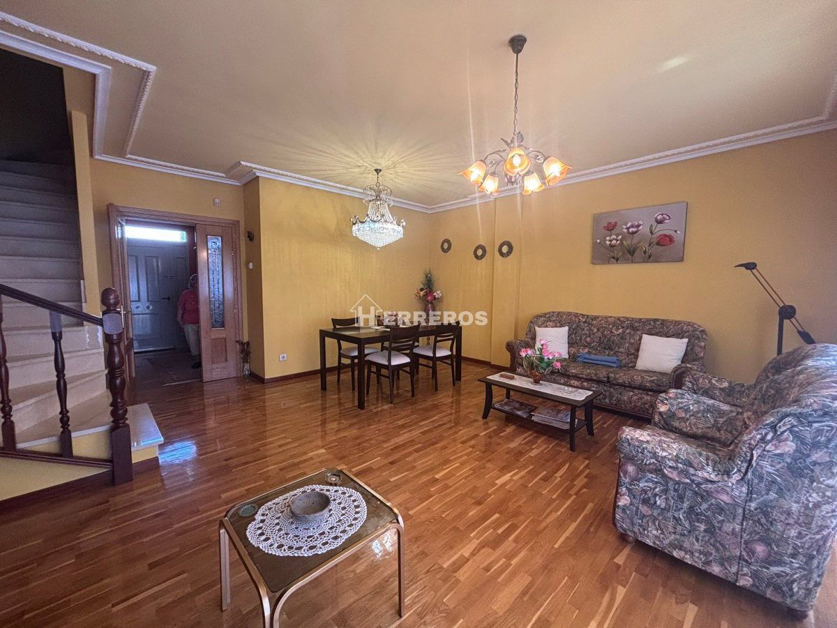 Living room of Single-family semi-detached for sale in  Logroño  with Heating, Parquet flooring and Terrace