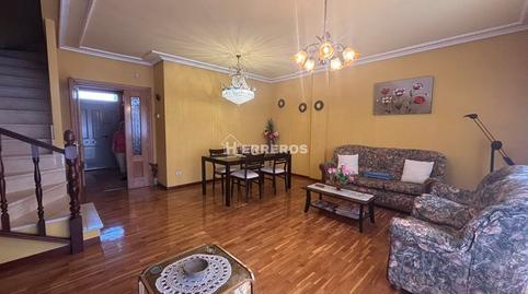 Foto 3 de Casa adosada en venda a Avda. de Burgos, Portillejo - Valdegastea, La Rioja