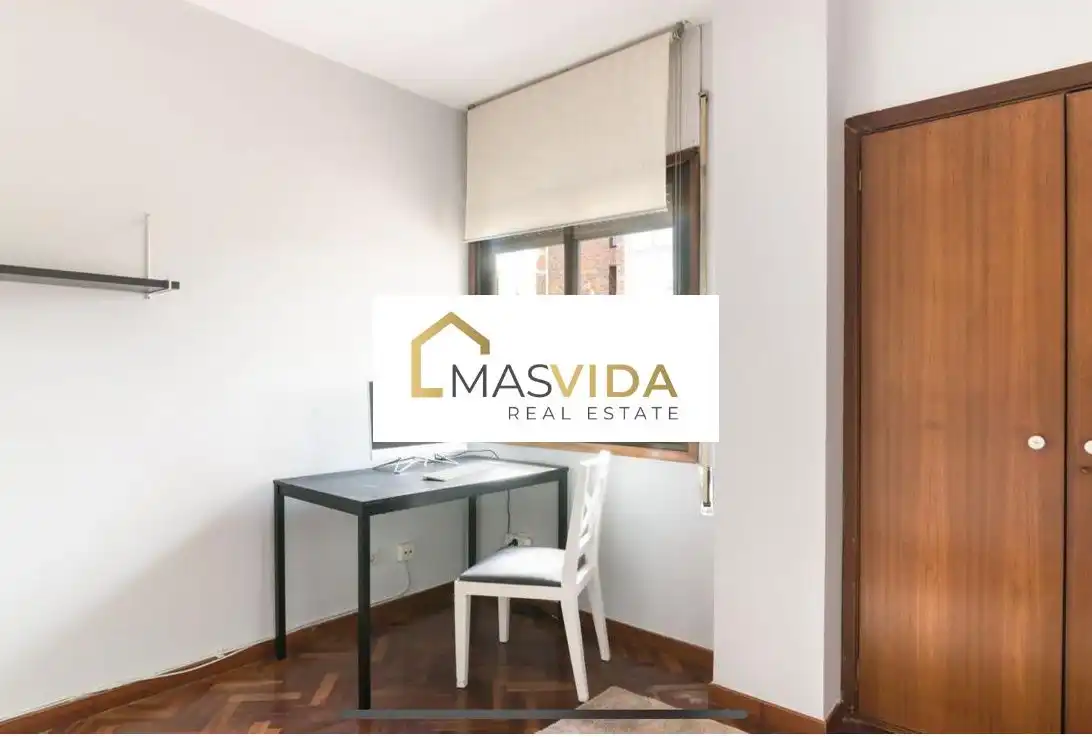 Vista exterior de Pis en venda en Madrid amb Traster, Moblat i Piscina comunitària