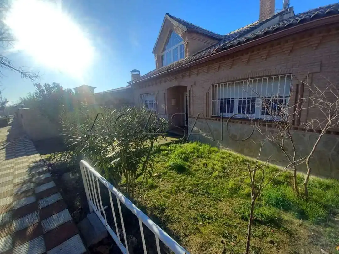 Exterior view of Houses for sale in Maqueda  with Air Conditioner, Heating and Storage room