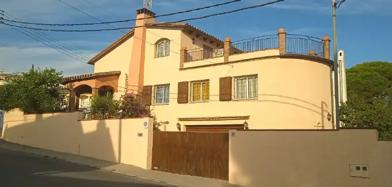 Vista exterior de Casa o chalet en venta en L'Escala con Calefacción, Terraza y Trastero