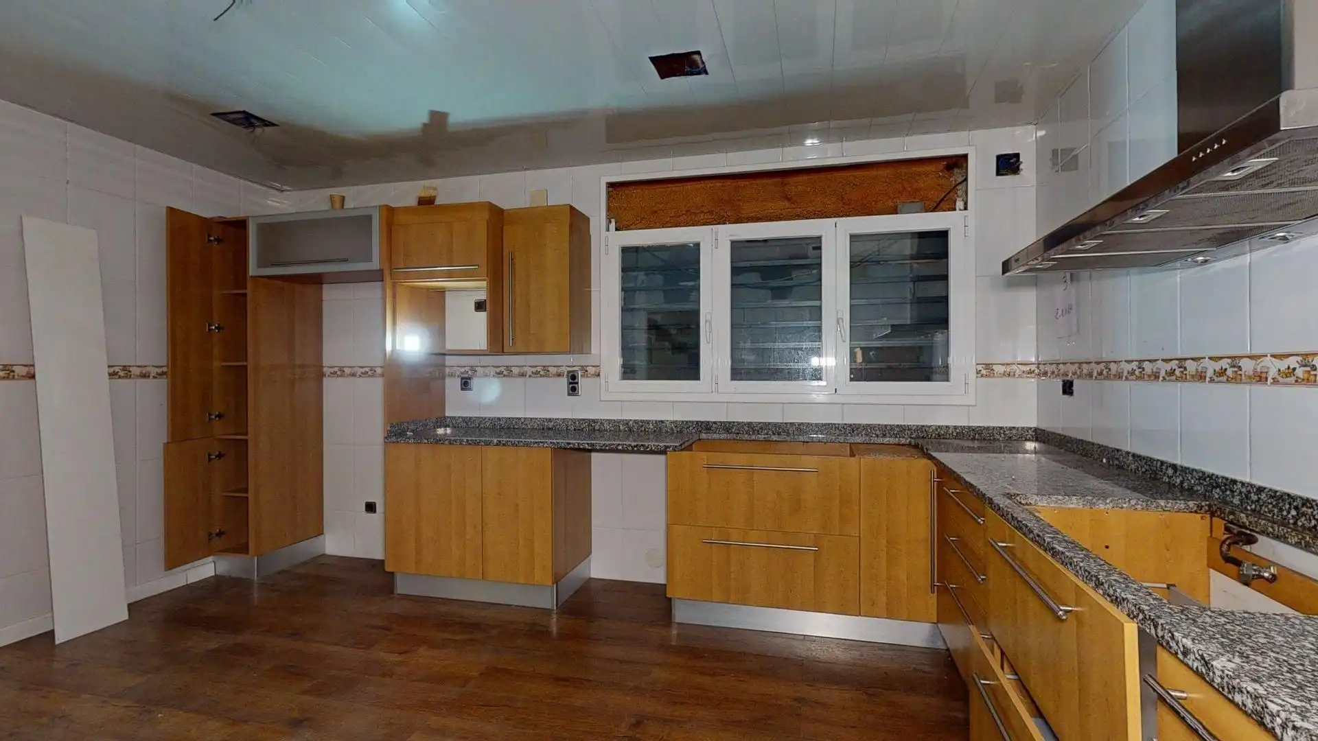 Küche von Haus oder Chalet zum Verkauf in Cabrera de Mar mit Heizung, Privatgarten und Terrasse