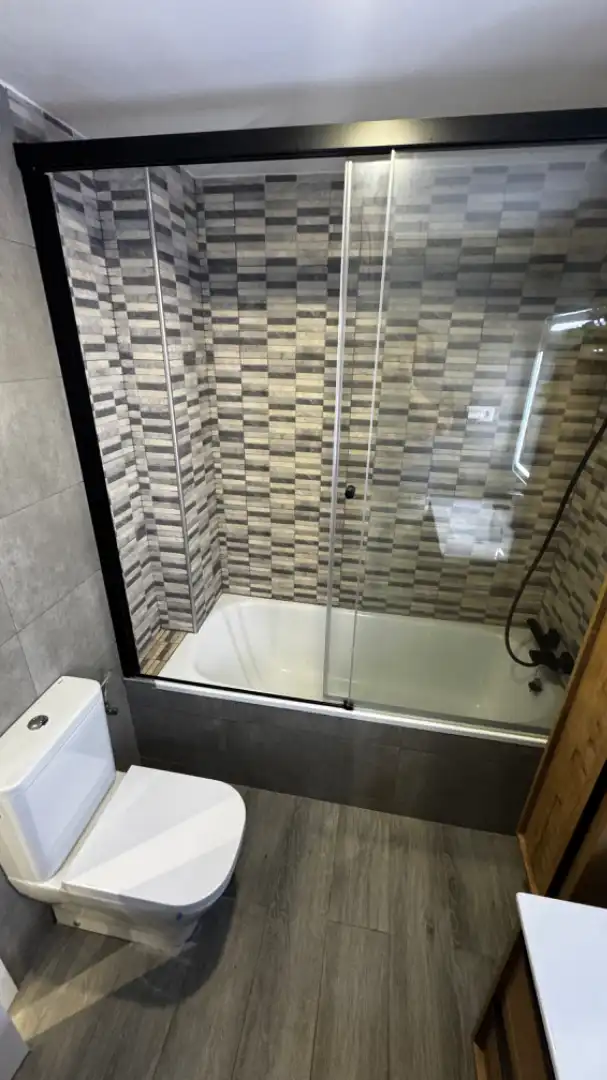 Baño de Piso en venta en Torredembarra con Calefacción, Terraza y Horno