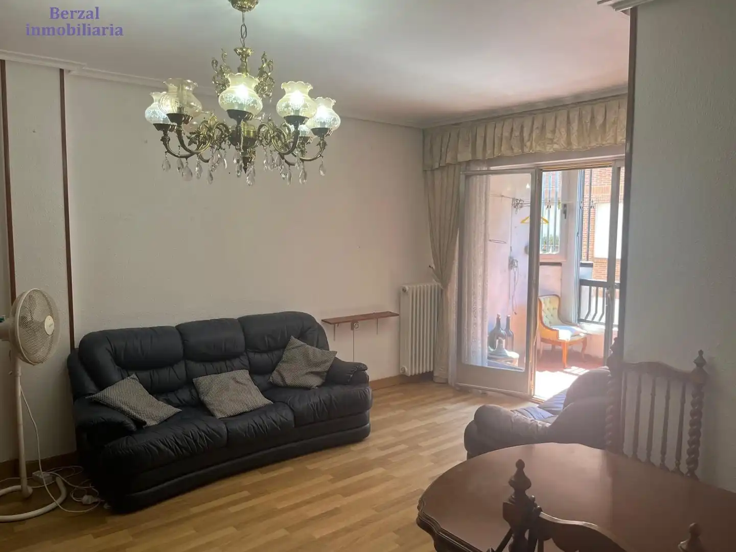 Sala d'estar de Pis en venda en  Logroño amb Calefacció, Terrassa i Traster