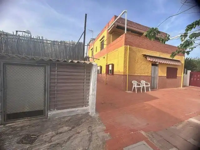 Vista exterior de Casa o xalet en venda en Sagunto / Sagunt amb Terrassa i Moblat