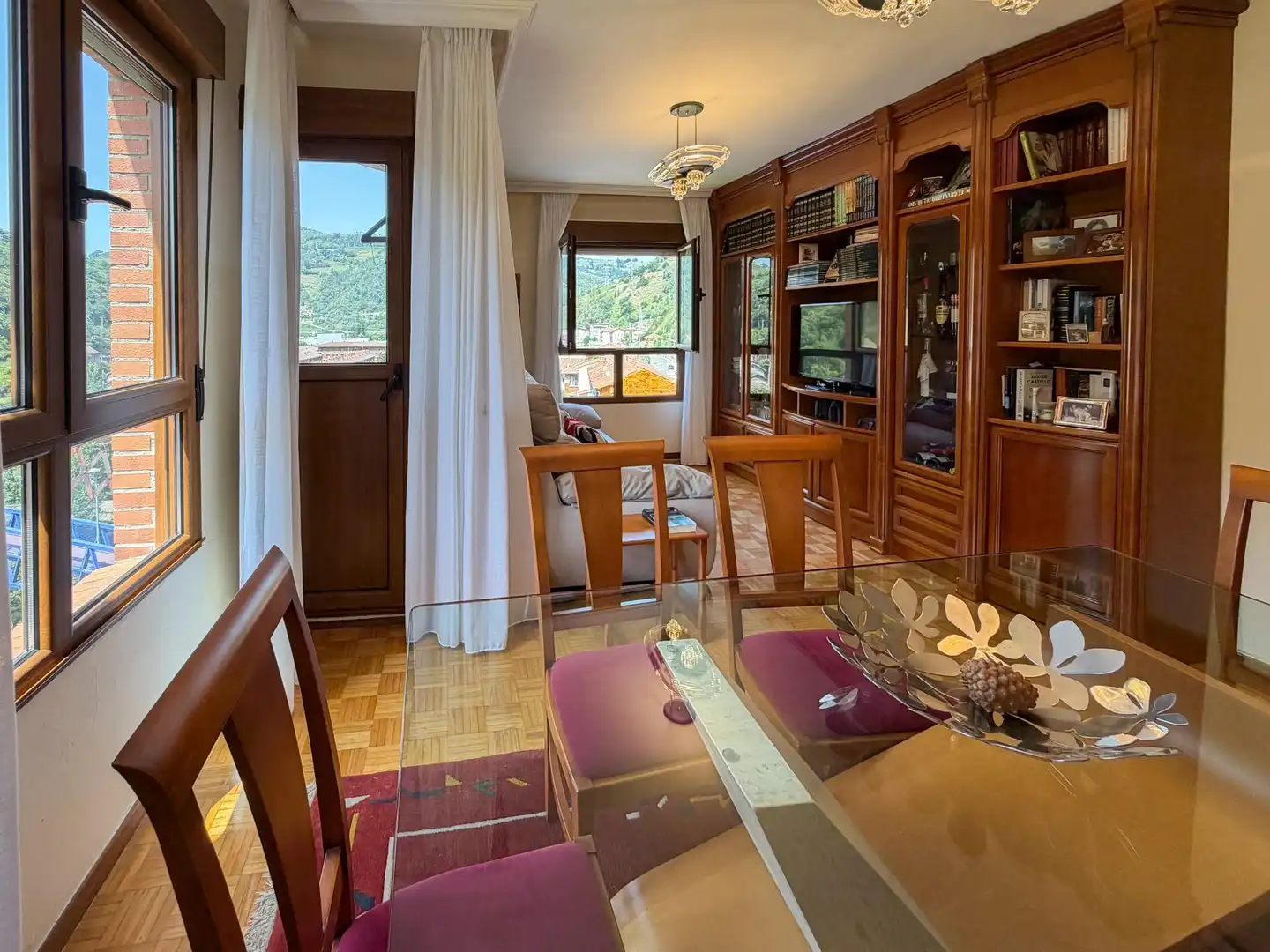 Comedor de Piso en venta en Mieres (Asturias) con Calefacción, Parquet y Amueblado