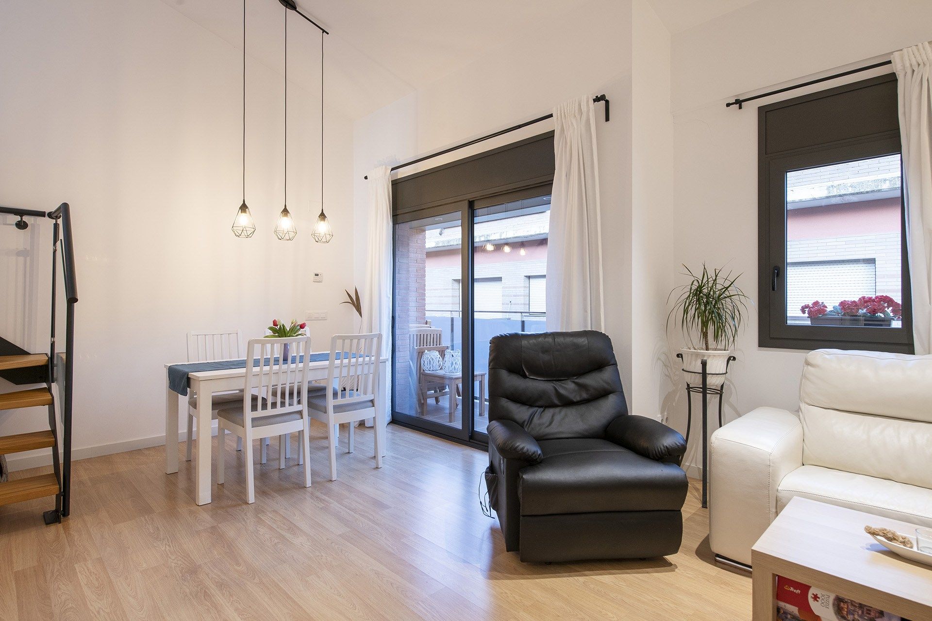 Living room of Attic for sale in Banyoles  with Air Conditioner, Heating and Terrace