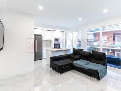 Living room of Flat for sale in  Madrid Capital  with Heating, Parquet flooring and Terrace