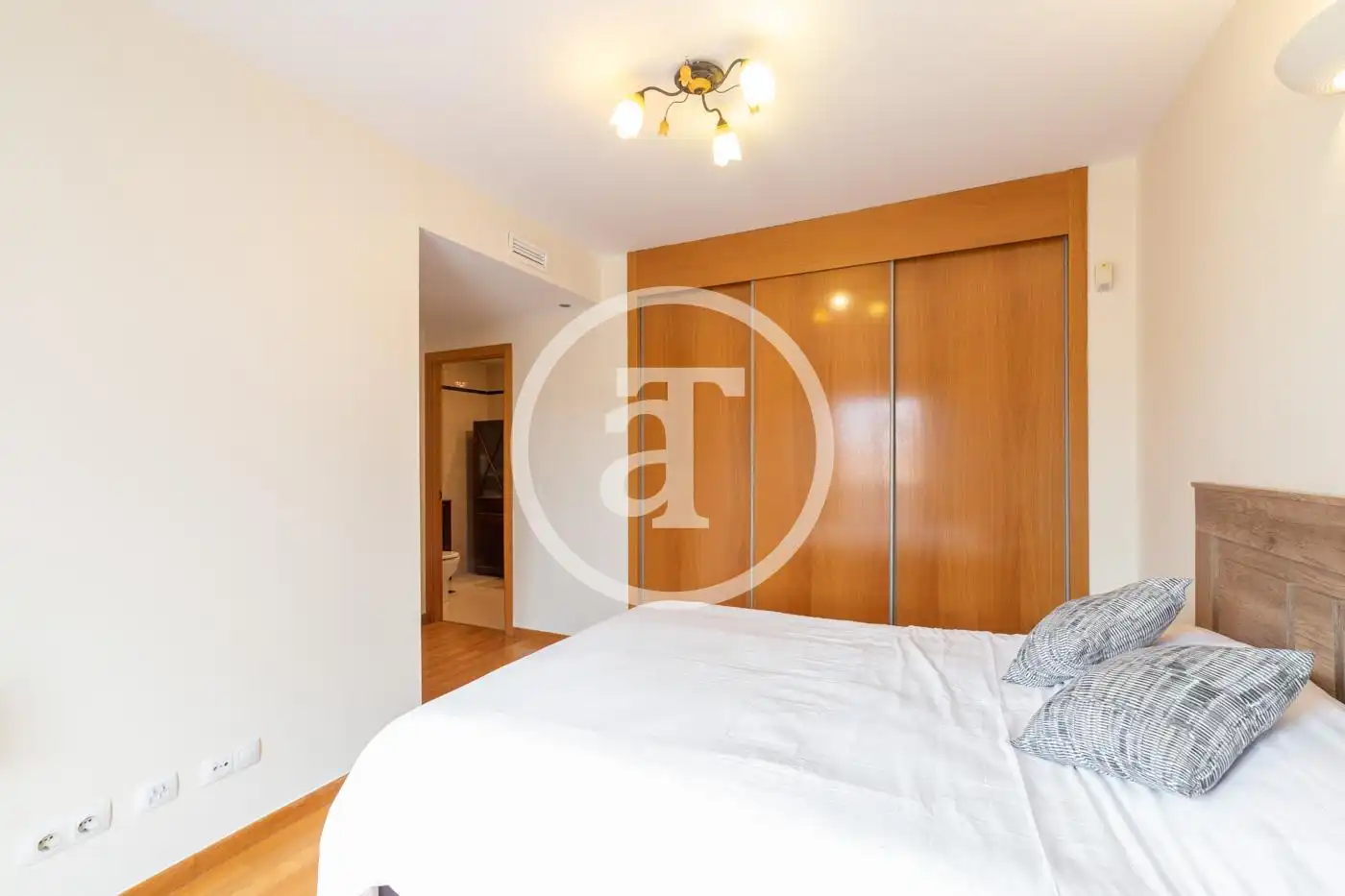 Attic for rent in Calle Fuente Cisneros, Parque Oeste - Fuente Cisneros