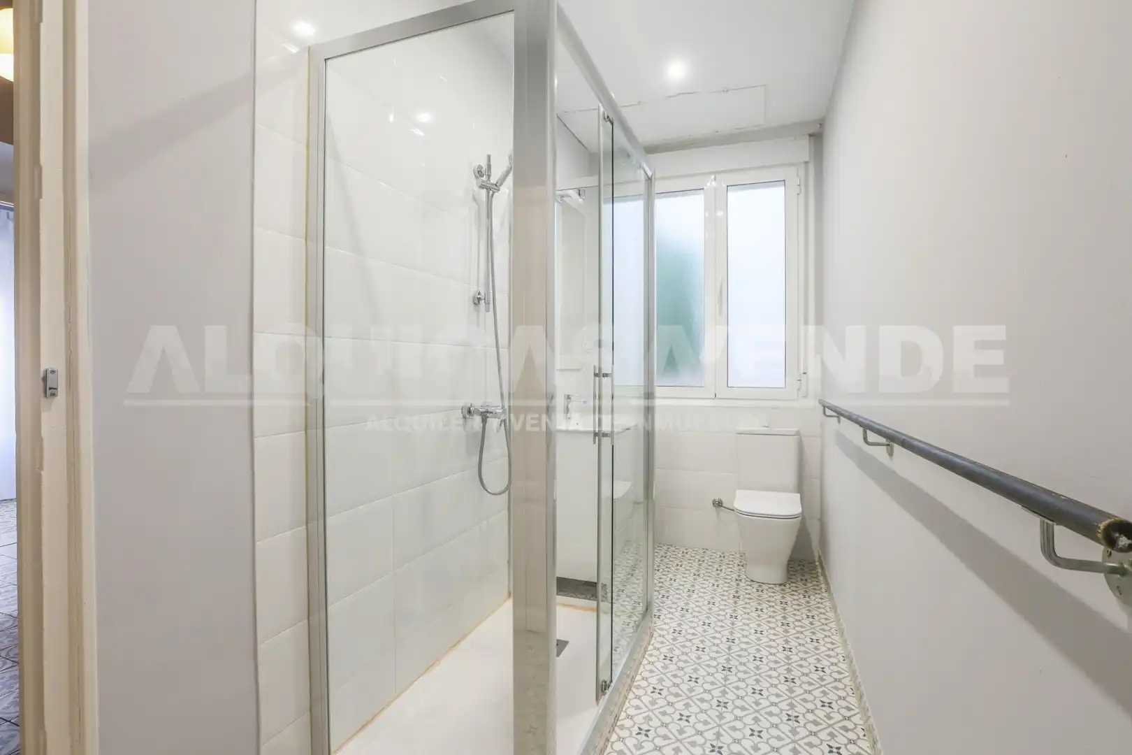 Bathroom of Apartments for rent in Sevilla  with Air Conditioner and Terrace