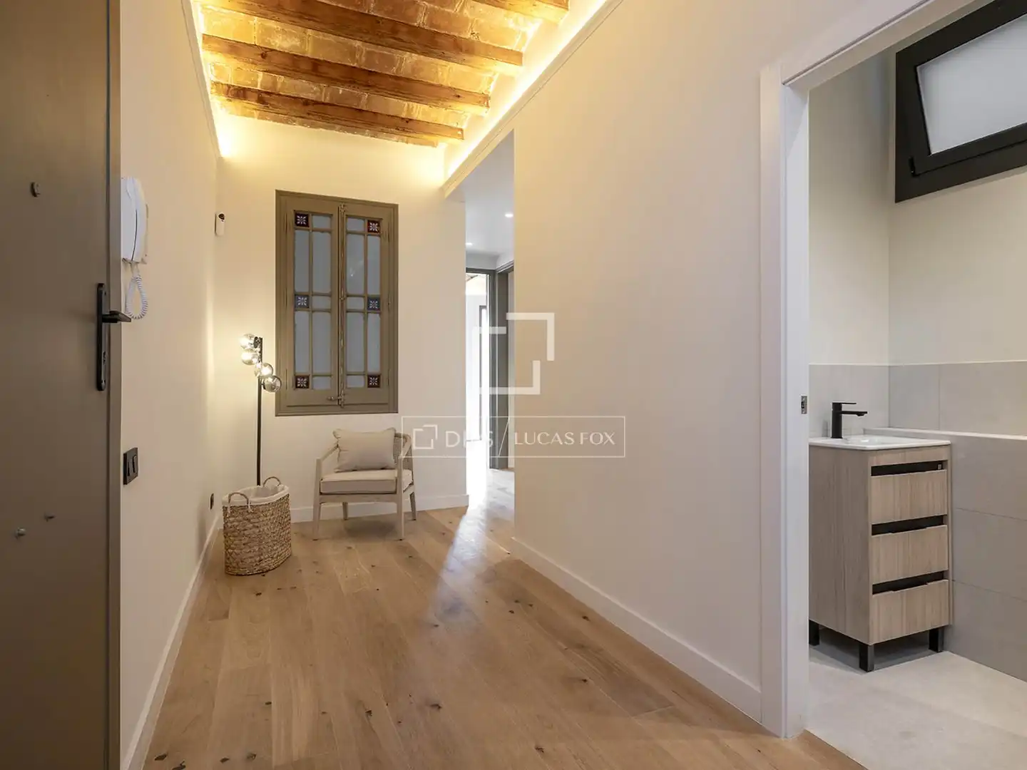 Wohnung zum Verkauf in Barcelona mit Klimaanlage, Heizung und Balkon