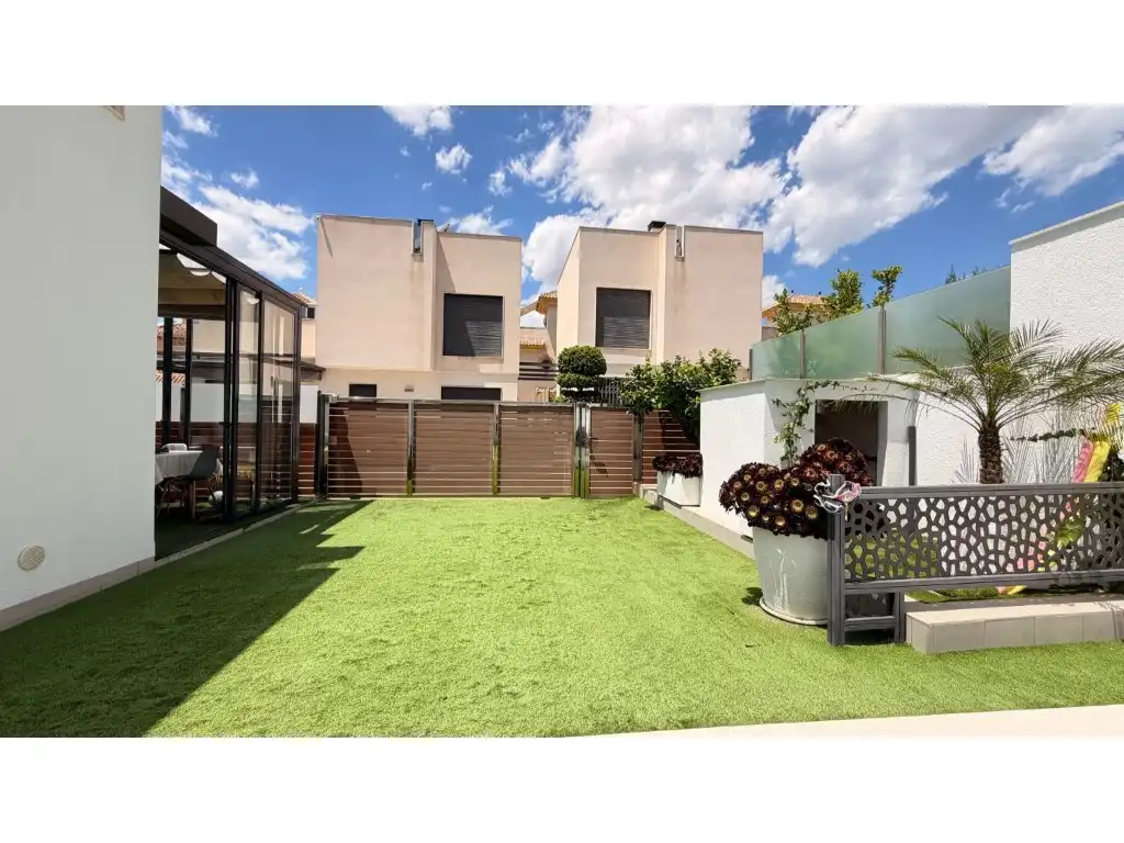 House with pool for sale in Calle Maite Pagazaurtundua Ruiz, imagen 3