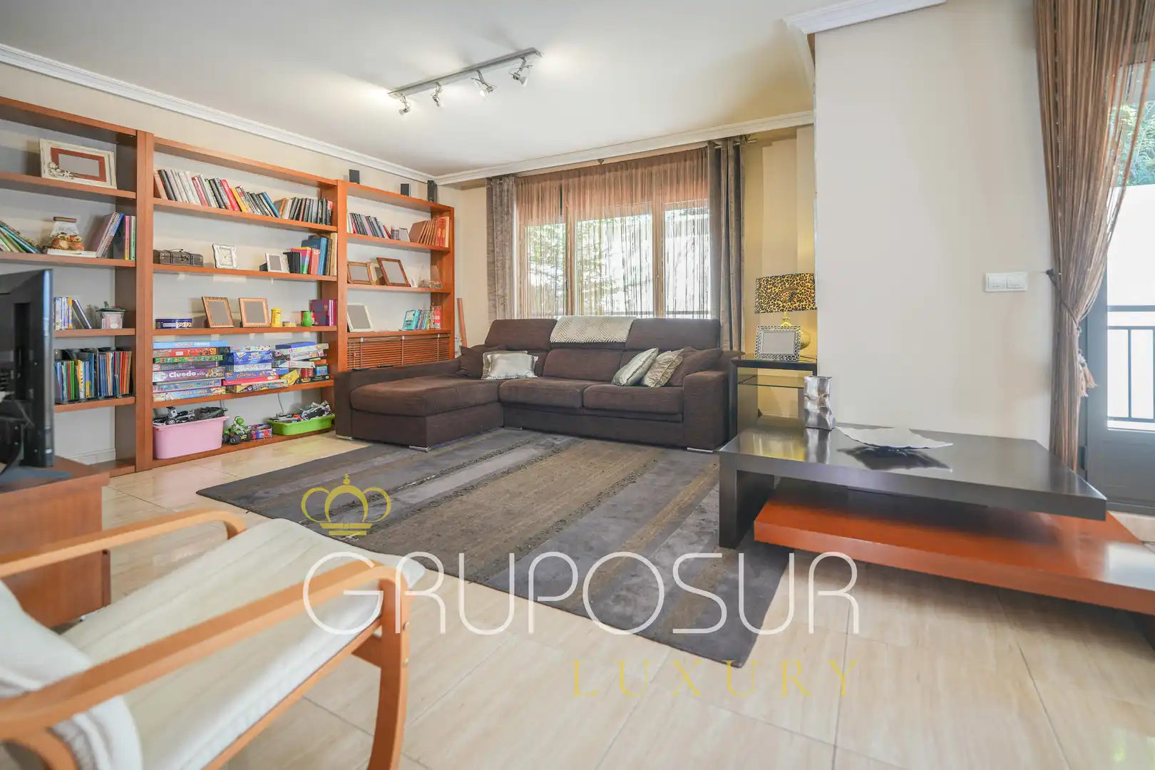 Sala d'estar de Casa adosada en venda en Valladolid amb Aire condicionat, Calefacció i Jardí privat