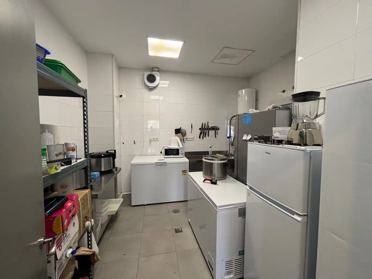 Cocina de Local en traspaso en Madrid con Aire acondicionado, Internet y Alarma