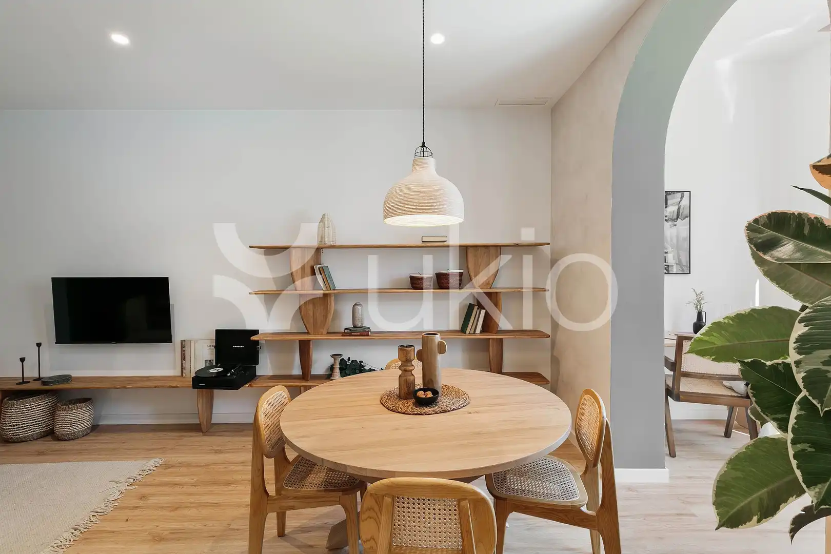 Menjador de Apartament de lloguer en Barcelona amb Aire condicionat, Calefacció i Moblat