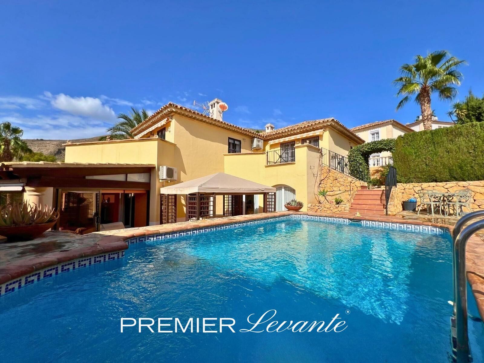 House or chalet for sale in Golf Bahía