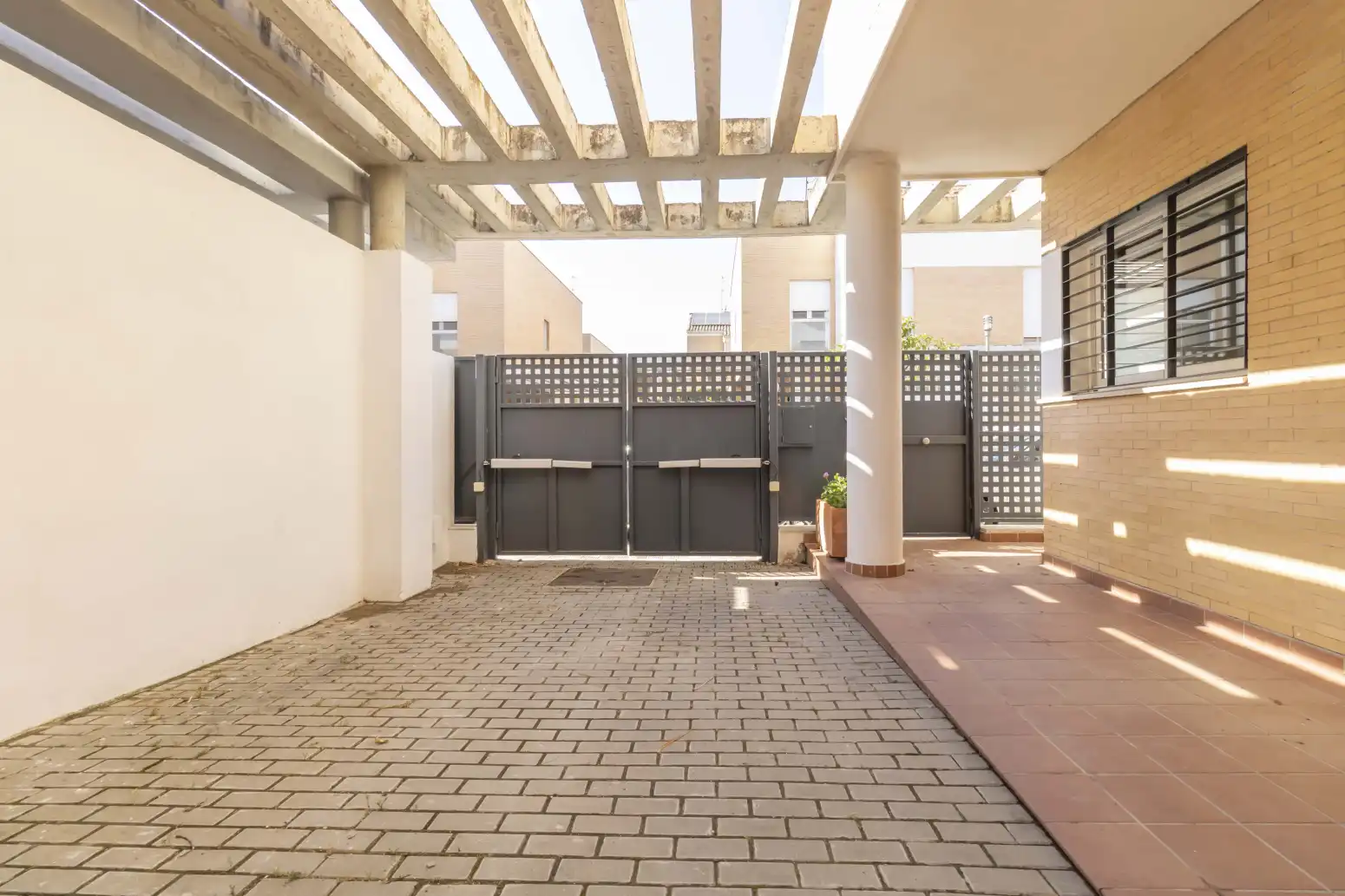 Terraza de Casa adosada en venta en Espartinas con Aire acondicionado, Terraza y Piscina