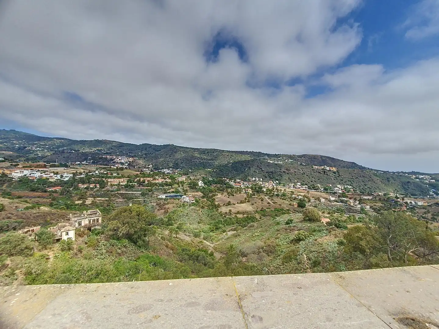Vista exterior de Casa adosada en venda en Santa Brígida amb Jardí privat, Terrassa i Balcó
