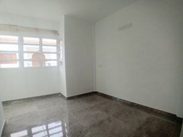Piso con ascensor en alquiler en Calle Betel