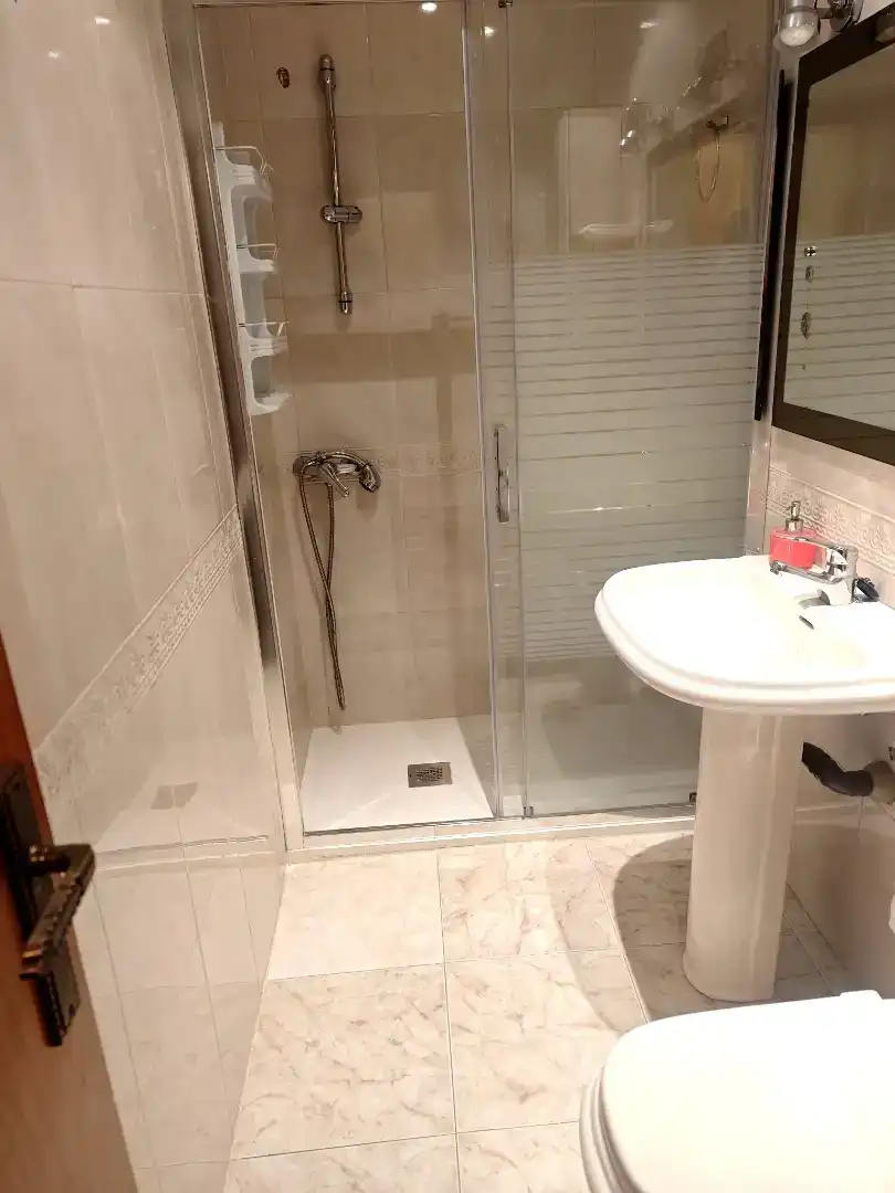 Badezimmer von Wohnung zur Miete in Salamanca Capital