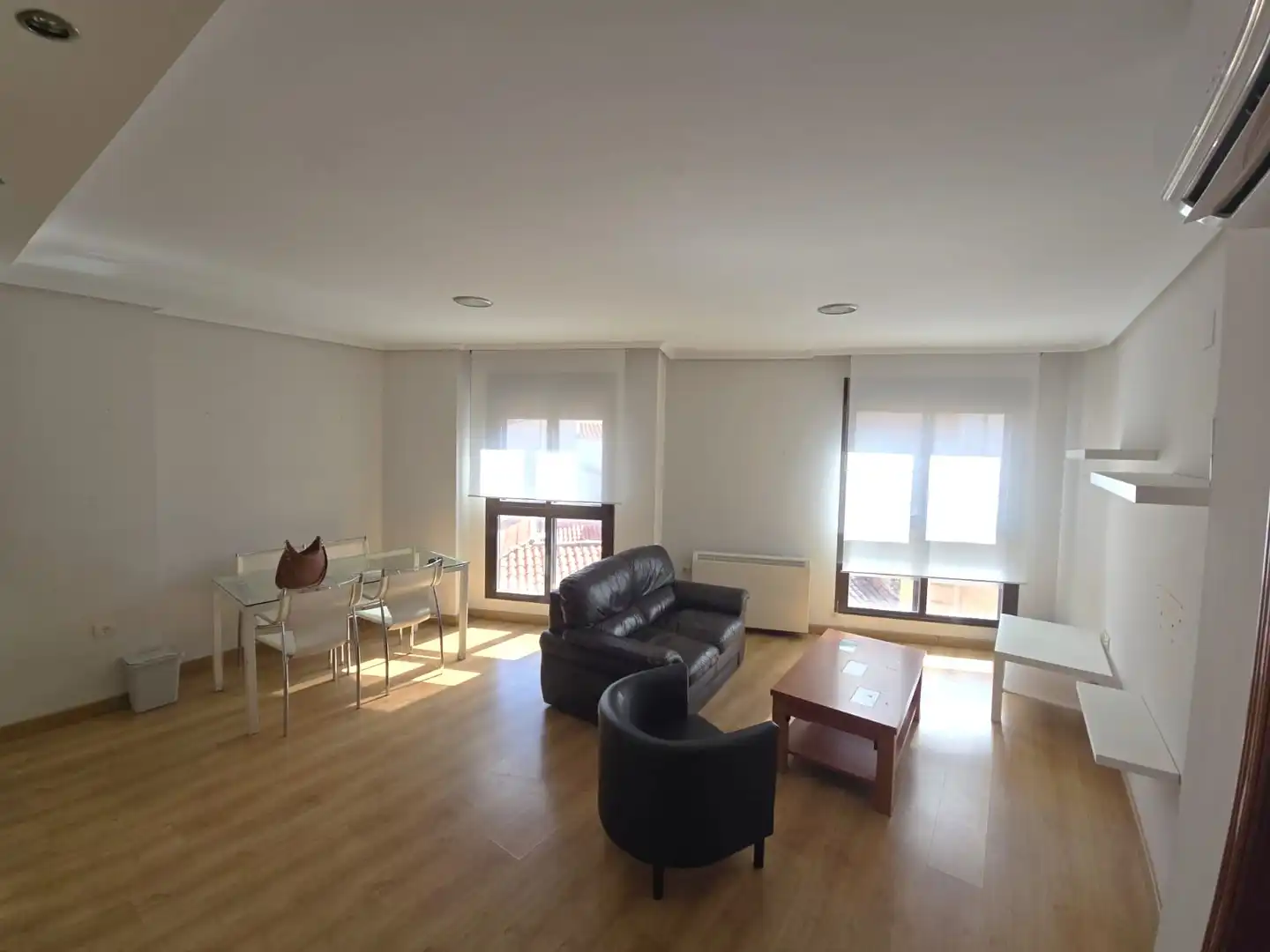 Sala de estar de Apartamento de alquiler en Cáceres con Aire acondicionado, Calefacción y Amueblado