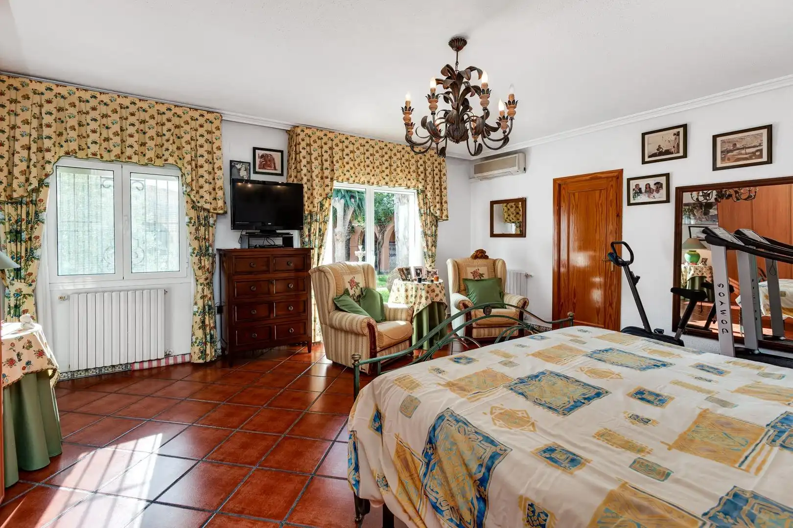 Chalet con piscina en venta en Calle HUELMA, imagen 15