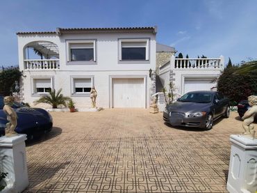 Casa con balcón en venta en Carrer Capricorn
