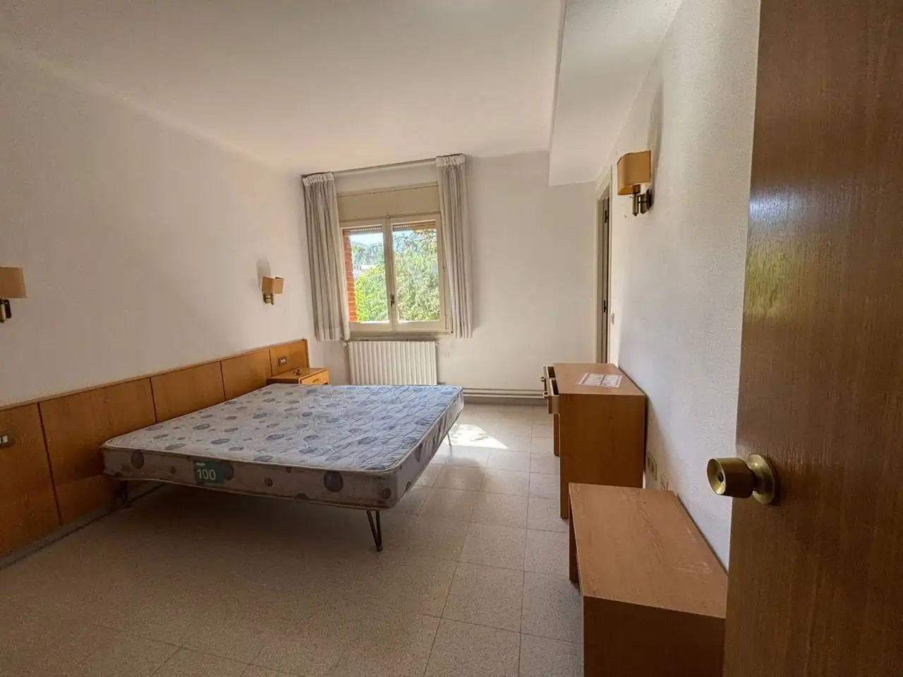 Dormitori de Casa o xalet en venda en La Llacuna amb Jardí privat