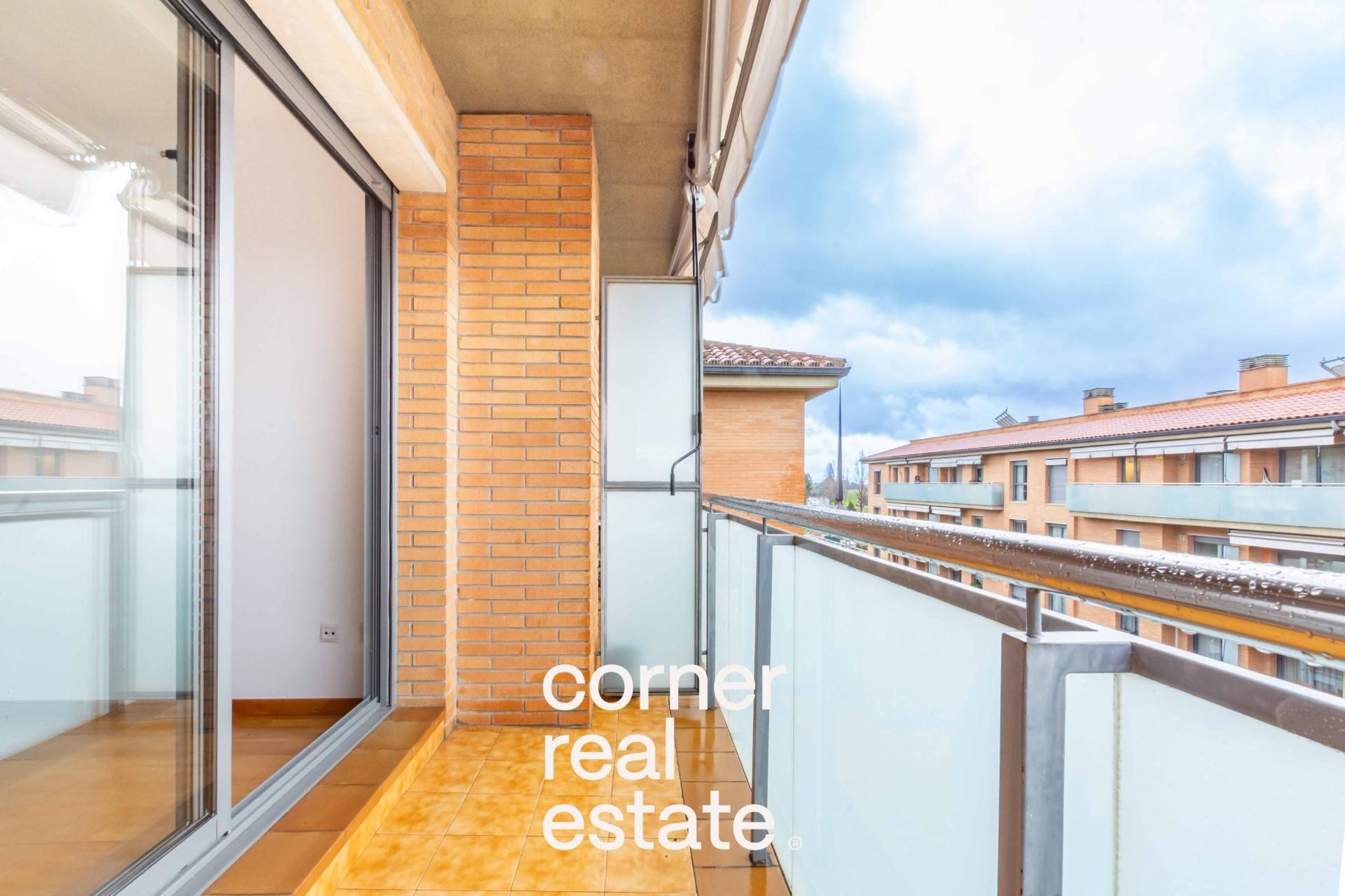 Exterior view of Attic for sale in Sant Cugat del Vallès  with Air Conditioner, Heating and Parquet flooring