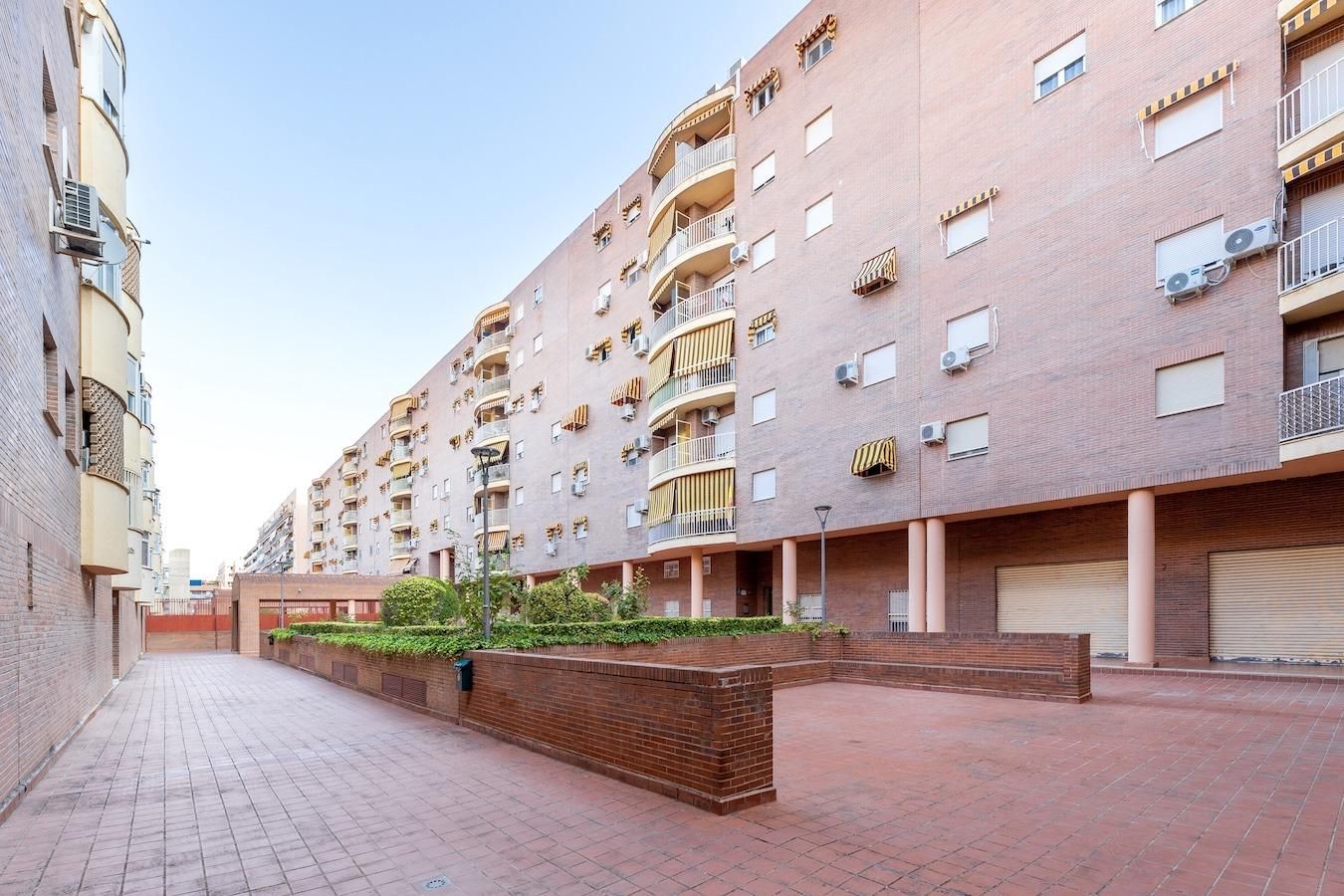 Exterior view of Flat for sale in  Granada Capital  with Heating, Private garden and Terrace