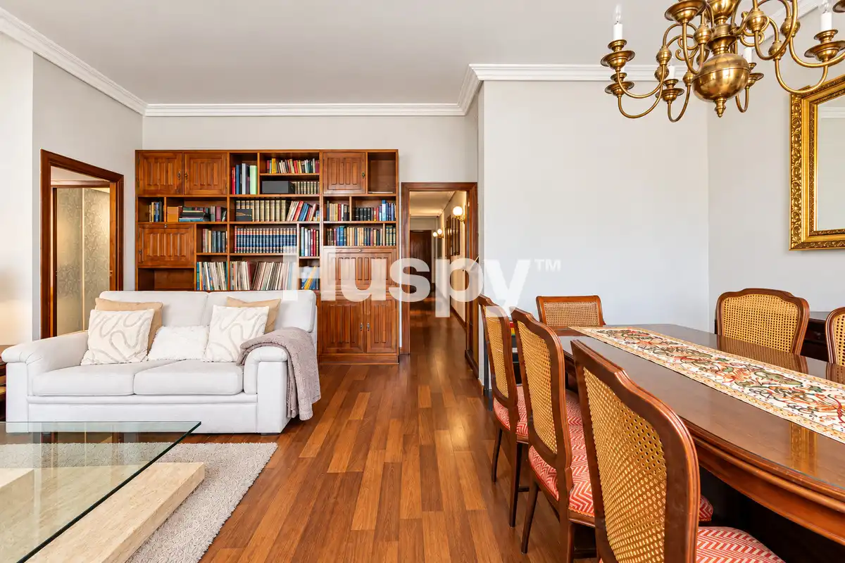 Piso con ascensor en venta en Calle Guzman el Bueno, imagen 4