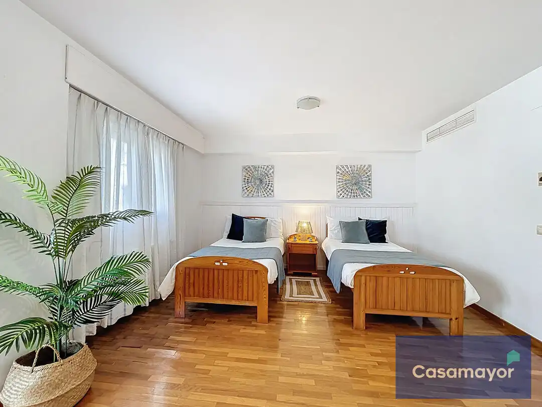 Dormitori de Casa adosada en venda en Alicante / Alacant amb Aire condicionat, Calefacció i Jardí privat