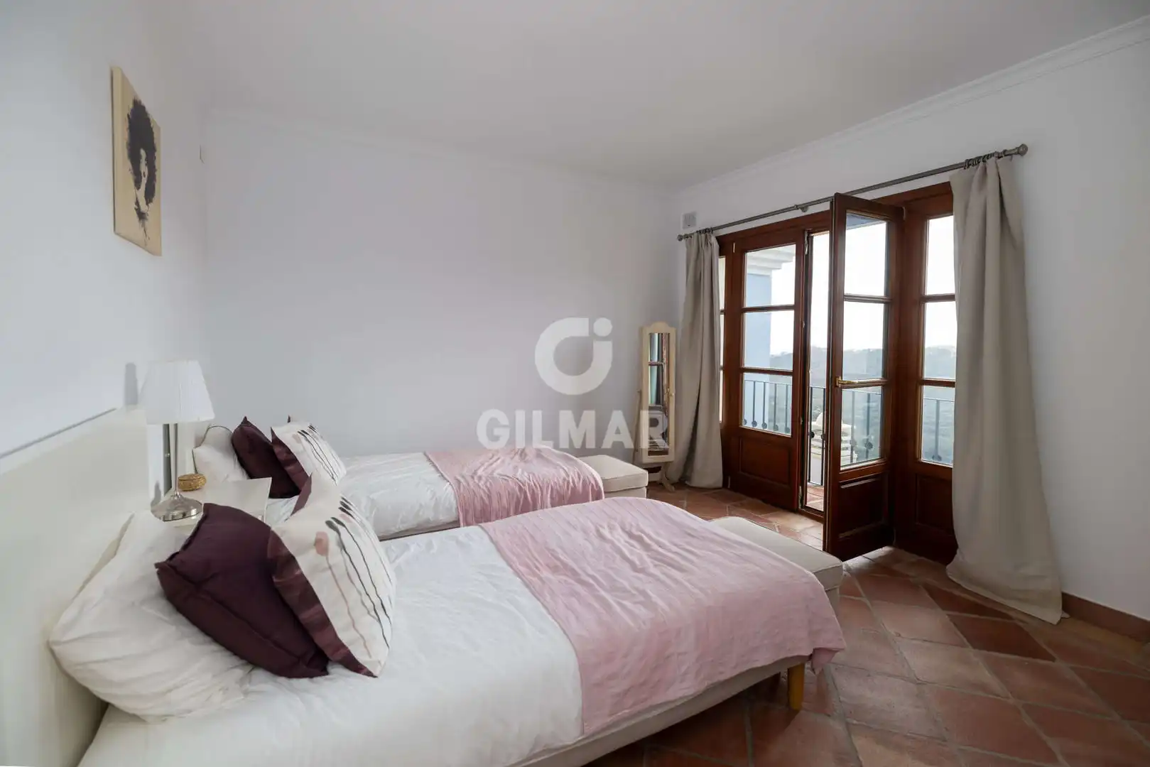 Habitación de Casa adosada en venta en Benahavís con Calefacción y Piscina