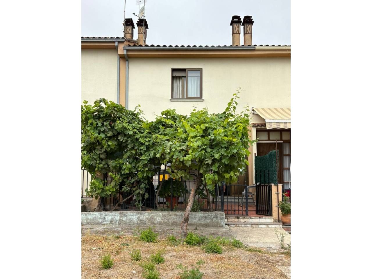 Vista exterior de Casa o chalet en venta en Fuentes de Oñoro con Calefacción, Terraza y Amueblado