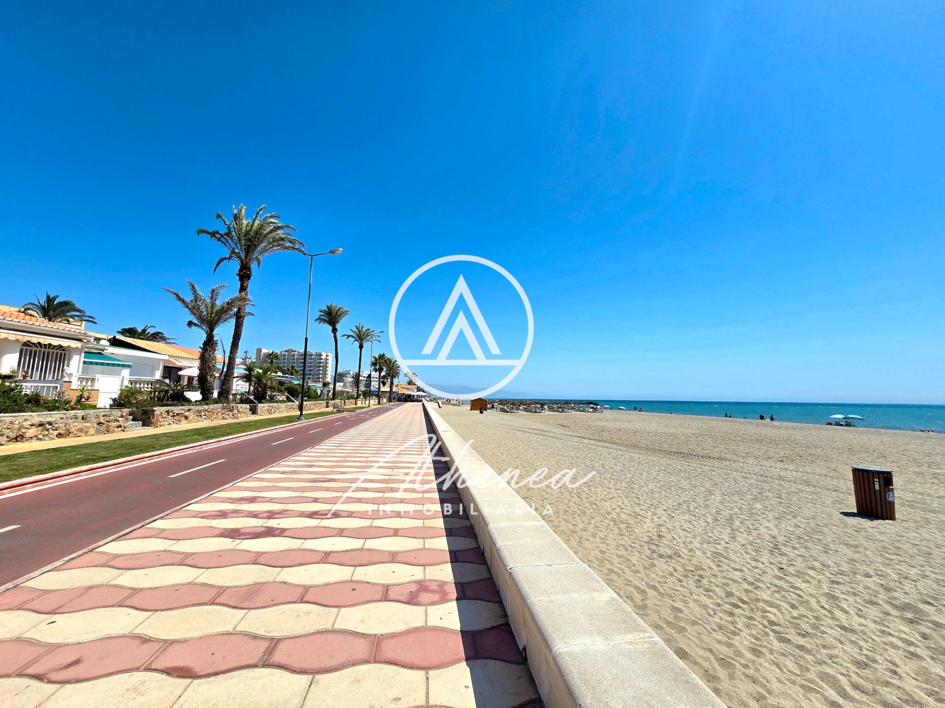 Vista exterior de Apartament en venda en Roquetas de Mar amb Jardí privat, Rentadora i Piscina comunitària