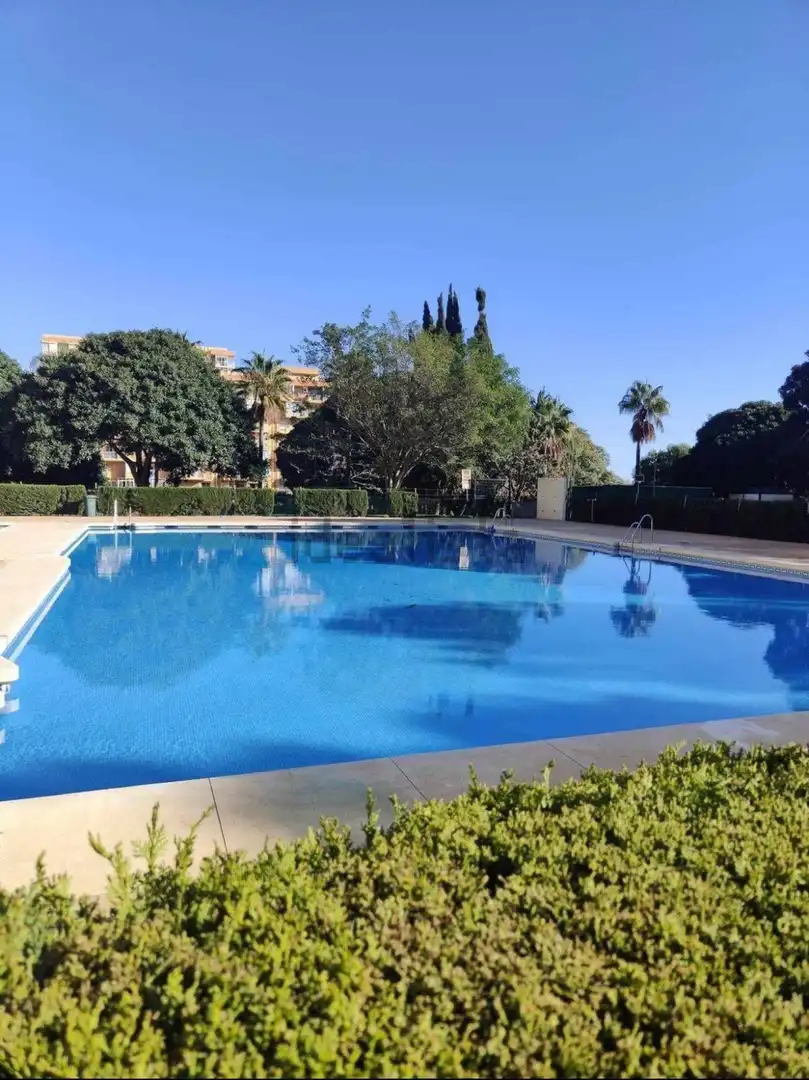 Piscina de Piso en venta en Benalmádena con Jardín privado, Terraza y Amueblado