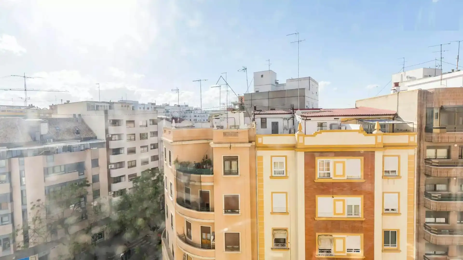 Vista exterior de Piso para compartir en Valencia con Calefacción y Lavadora