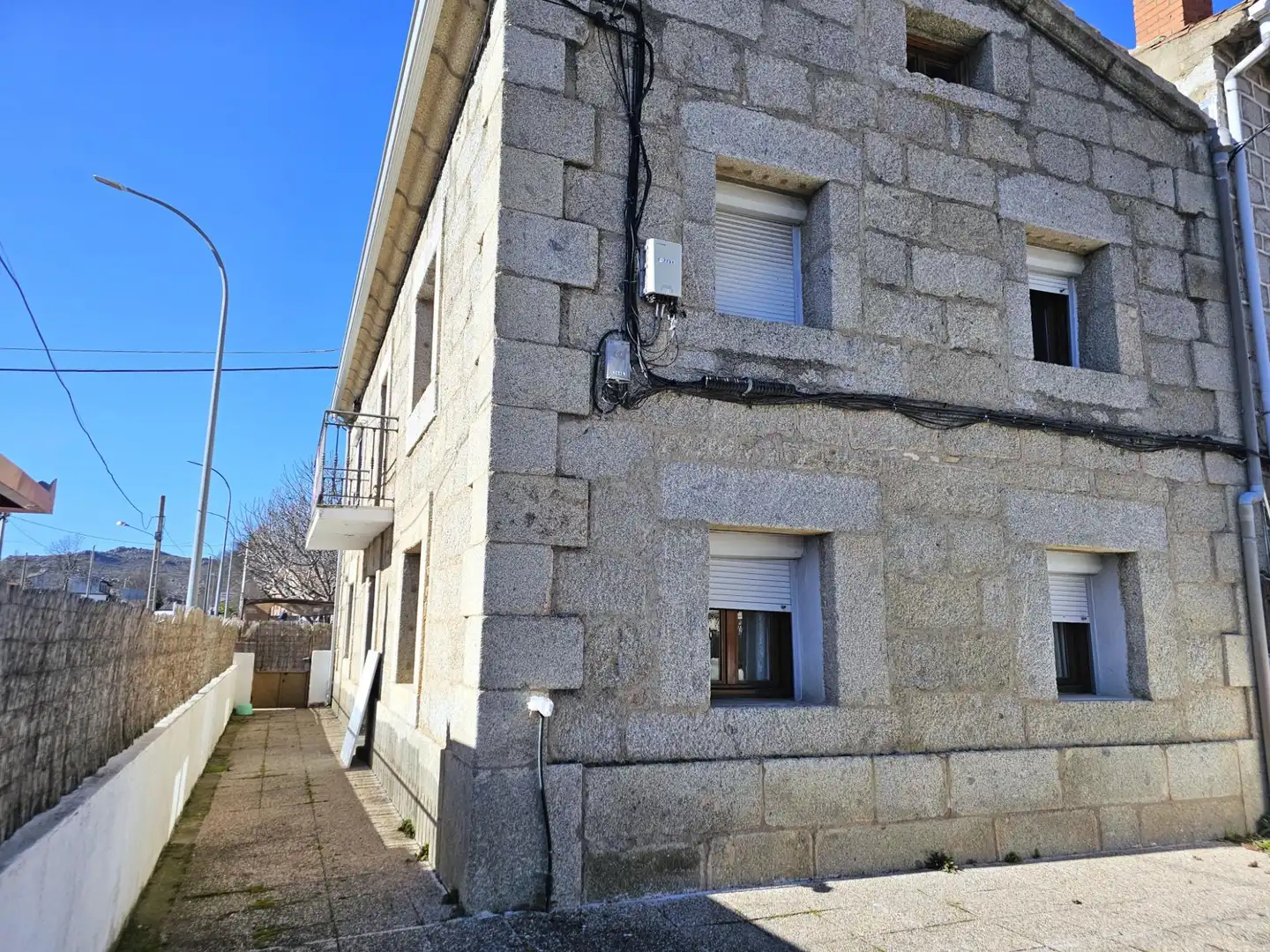 Vista exterior de Casa o xalet en venda en Navarredondilla amb Traster i Moblat