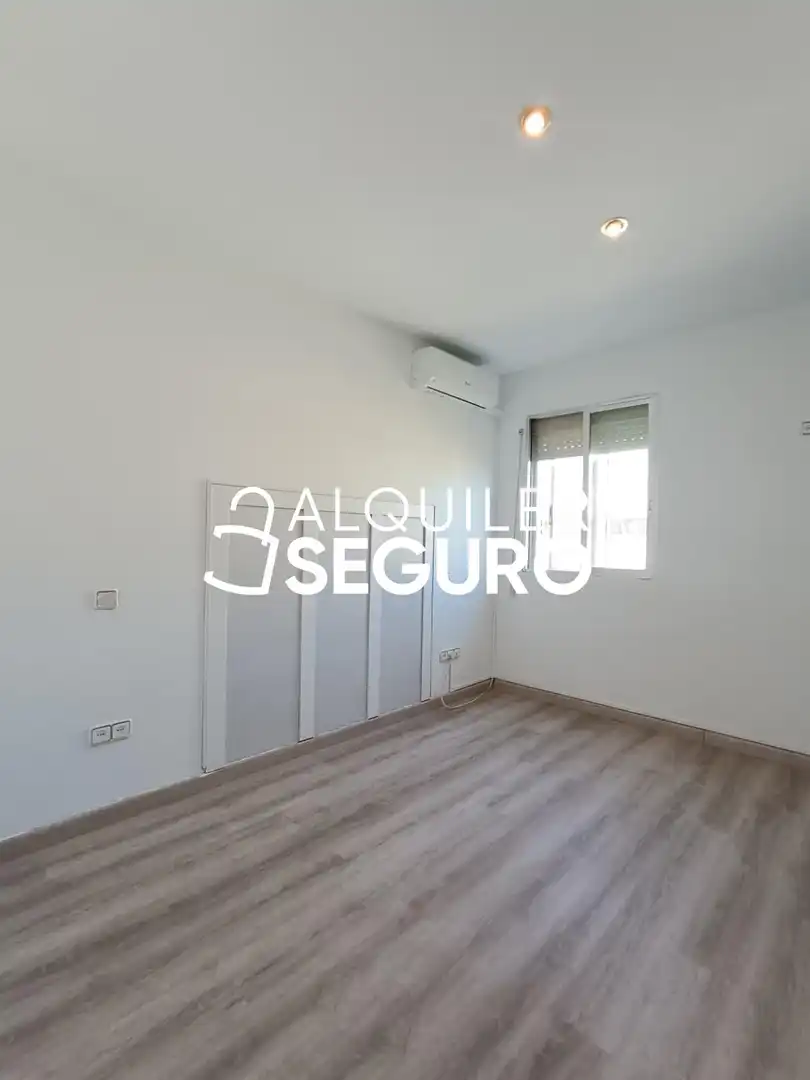 Bedroom of Flat for rent in Parla  with Air Conditioner, Heating and Furnished